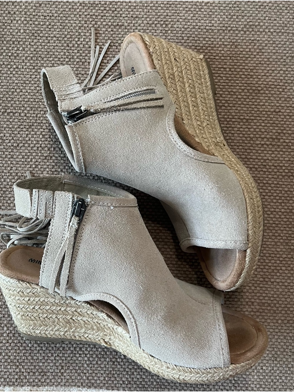 Women's Minnetonka Boho Suede Fringe Peep-Toe Zip Mules in Light Beige Size 10